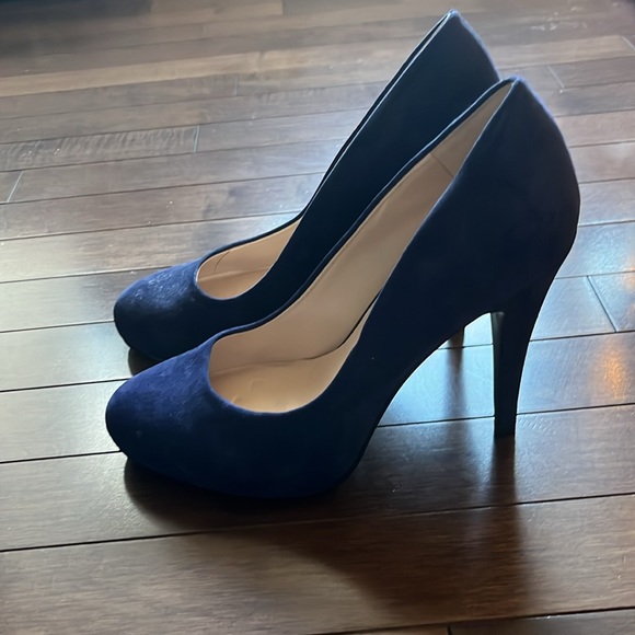 Nine West blue suede pumps new without tags. Genuine leather upper size 8.5 - Picture 2 of 5